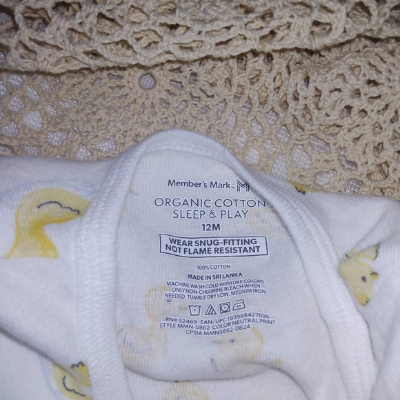 Adorable Baby Onesie with Yellow Ducklings - Picture 4 of 4